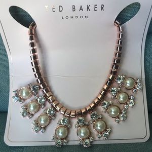 Statement necklace